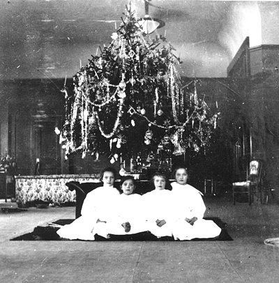 sisters64 (400x406, 45Kb)