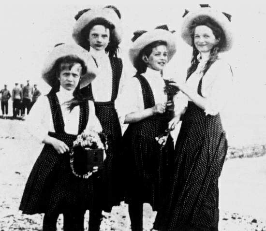sisterspeterg1908 (550x478, 30Kb)