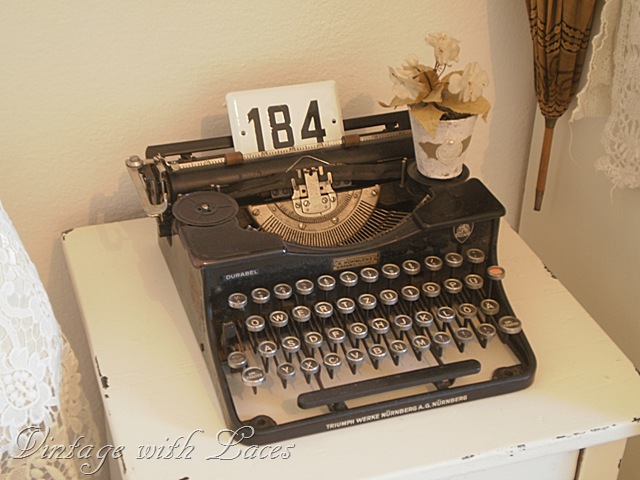 Typewriter12 (640x480, 91Kb)