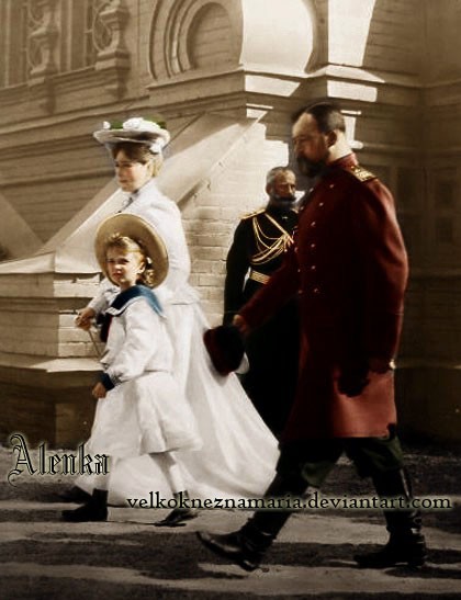 NicholasIIandTsarinaAlexandraFyodorovnaOlgaNikolaevna (420x547, 54Kb)
