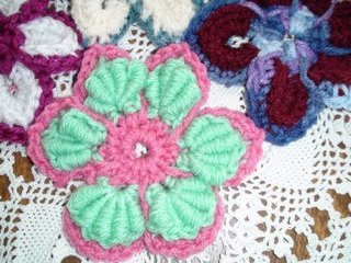 Majestic Crochet Flower Motif - Bullion Stitch - foto (320x240, 28Kb)