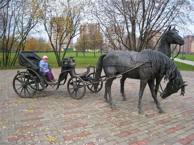 Памятник в виде машины