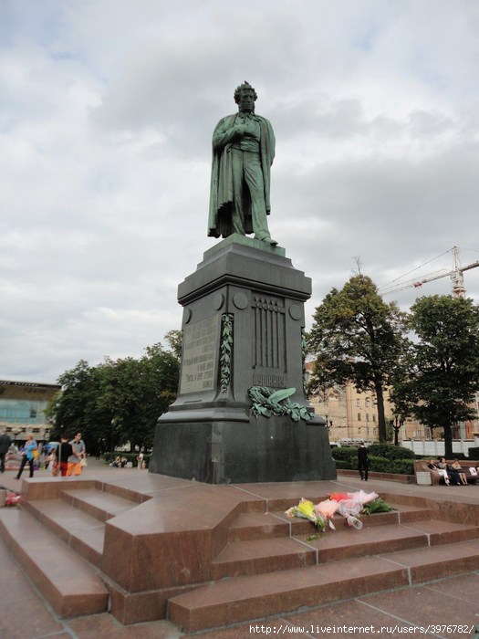 Памятник пушкину на тверском бульваре в москве