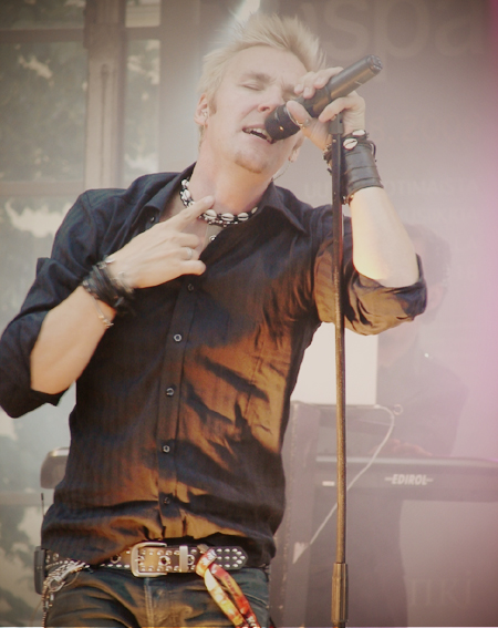 Poets of the fall harlequin. Poets of the Fall Марко Сааресто. Марко Сааресто 2022. Олли Тукиайнен. Марко Сааресто 2023.
