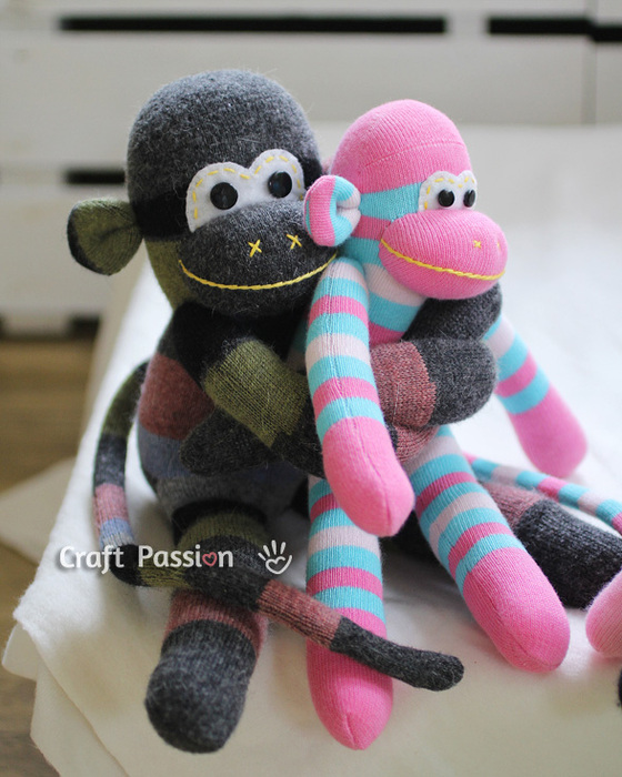 sock-monkey-hug-2 (560x700, 151Kb)
