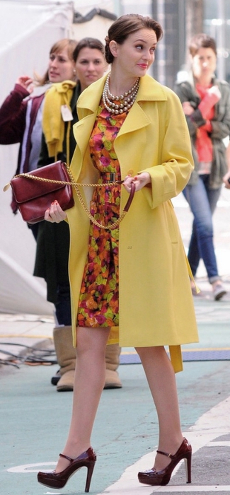 leighton-meester-yellow-coat-gossip-girl-set-09 (325x700, 169Kb)