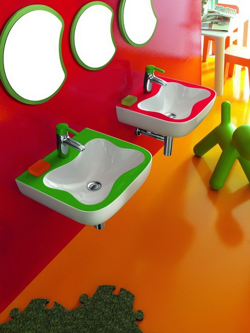 1-colourful-bathroom-for-childrens-by-laufen (488x650, 94Kb)