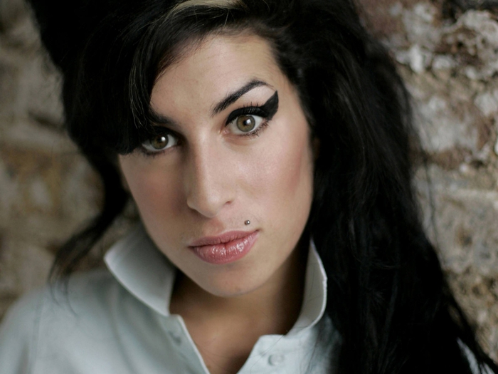 3394885_Amy_Winehouse4 (700x525, 192Kb)