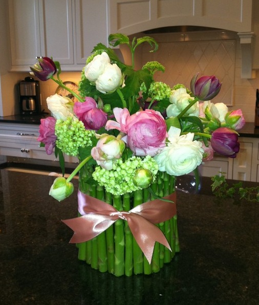 flowers-wrapped-in-asparagus-centerpiece-2 (506x596, 102Kb)