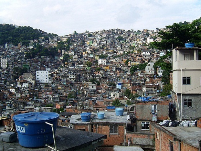 1.1237128960.favela-2[1] (700x525, 167Kb)