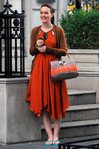  celebutopia-leightonmeester-gossipgirl-set-nyc-aug17__14_ (466x700, 77Kb)