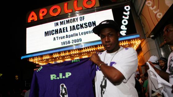 4356311_mourningmichaeljackson16x9 (560x315, 32Kb)
