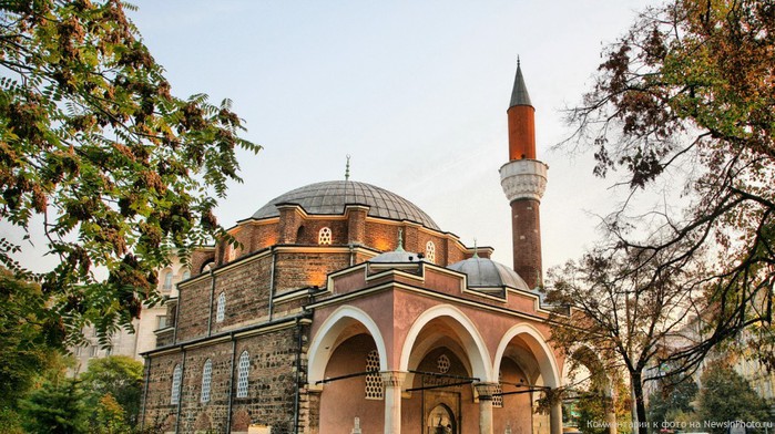 Banya-Bashi-Mosque-in-Sofia-Bulgaria-960x538 (700x392, 124Kb)