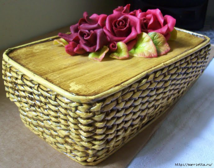 caixa retangular com rosas vermelhas (689x540, 187Kb)