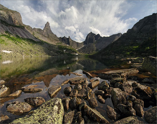 4826692_gorniy_peyzag_skaly_snegnye_piki_foto_22 (540x427, 105Kb)