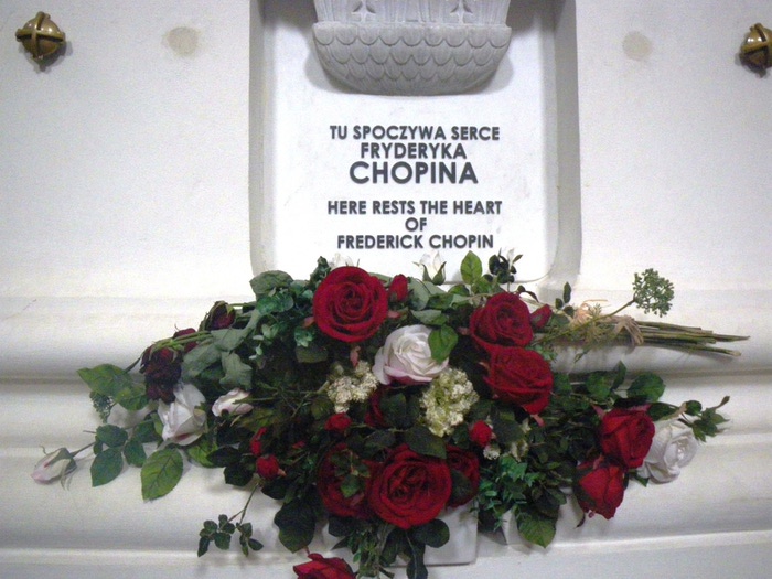 Похороненный шопен. Могила Шопена. Могила Шопена пер Лашез. Сердце Шопена в Варшаве.