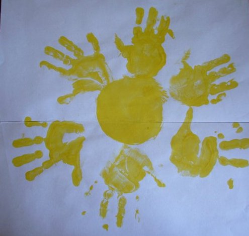 Солнышко пальчиками. Нетрадиционное рисование ладошками. Нетрадиционное рисование для детей 2-3 лет. Рисование ладошками в младшей группе детского. Рисование ладошками в младшей группе.