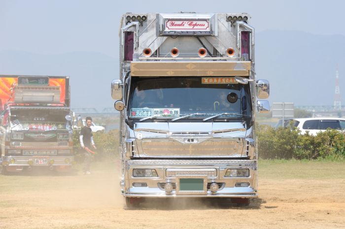 3649429_1276232302_013_25872_cool_japanese_trucks_12 (700x466, 50Kb)