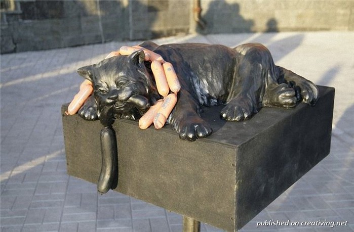 4826692_pamyatnik_kotu_Creativing_net_006 (700x459, 74Kb)