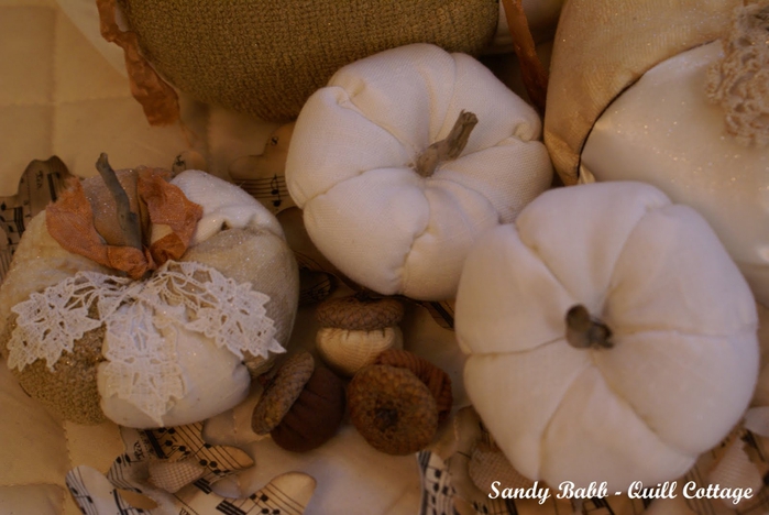 white linen pumpkins 1 (700x468, 212Kb)