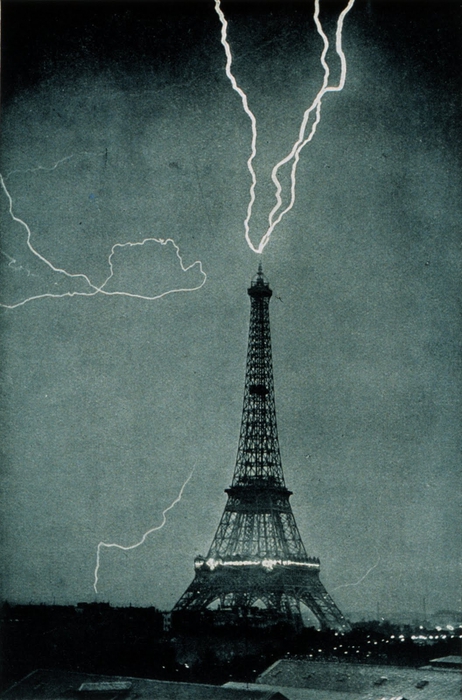 Lightning_striking_the_Eiffel_Tower_-_NOAA (462x700, 249Kb)