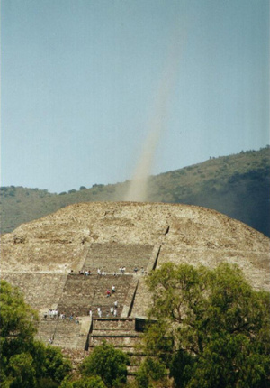 energy-beam-Pyramid-of-the-Moon-in-Teotihuacan (300x430, 57Kb)