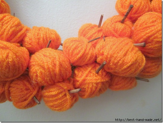 Pumpkins Made From Yarn {Krafty Kat}_thumb[1] (550x414, 126Kb)