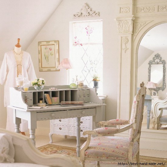 Shabby-Chic-Room-with-Antique-Furniture-550x550 (550x550, 141Kb)