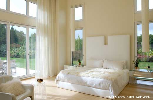White-Interior-design-In-Hamptons-Residence-Bedroom-design (520x342, 60Kb)