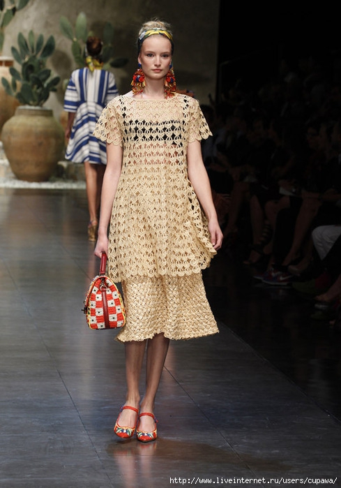 dolce-and-gabbana-ss-2013-women-fashion-show-runway-sicily-folk-photo-31[1] (489x700, 198Kb)