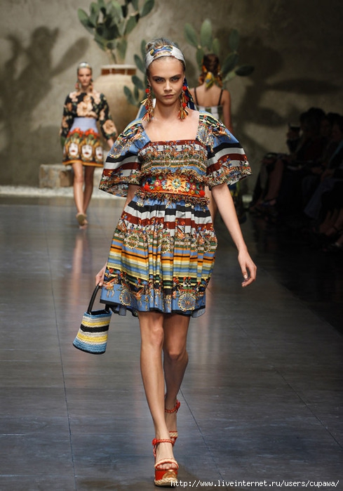 dolce-and-gabbana-ss-2013-women-fashion-show-runway-sicily-folk-photo-57[1] (489x700, 211Kb)