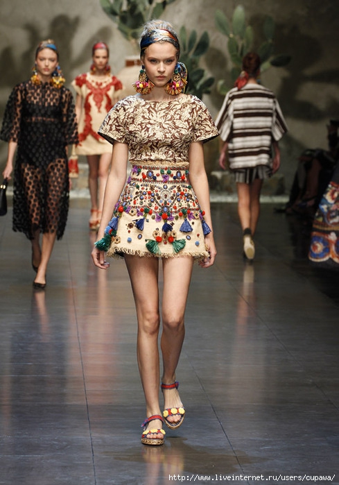 dolce-and-gabbana-ss-2013-women-fashion-show-runway-sicily-folk-photo-68[1] (489x700, 215Kb)