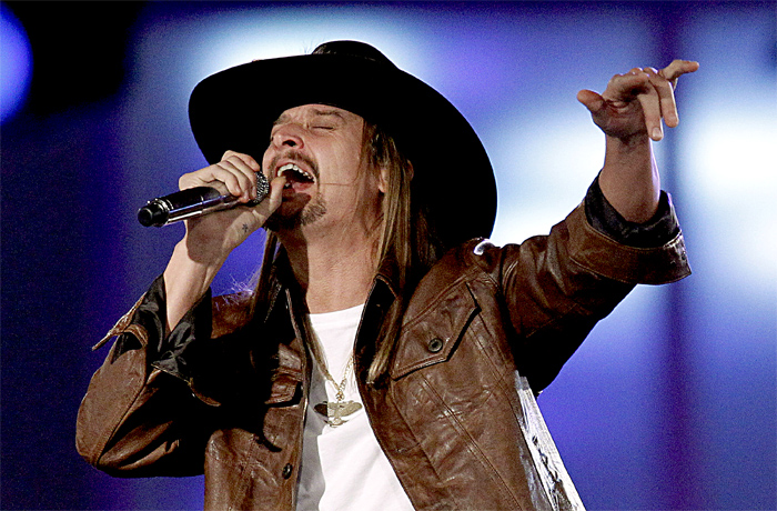 Kid Rock performs (700x460, 256Kb)