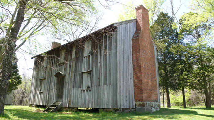 3940075_01__slave_house_exterior (700x393, 437Kb)