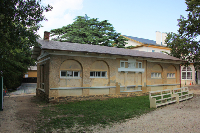 3940075_03__Arlington_House__looking_north_at_S_side_of_South_Slave_Quarters__2011 (700x466, 416Kb)