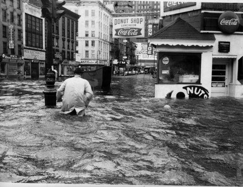 1960-Lower-Manhattan-Flooded-Huricane-Donna-500 (493x380, 49Kb)