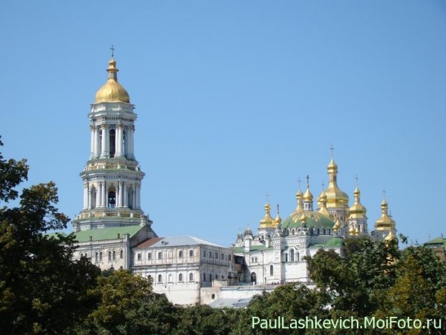 1352481254_KievLavra_PecherskayaUspenskiy_sobor_i_Velikaya_Lavrskaya_zvonnicaFoto_Pavel_V_LashkevichDSC04434___15800_640 (640x480, 64Kb)