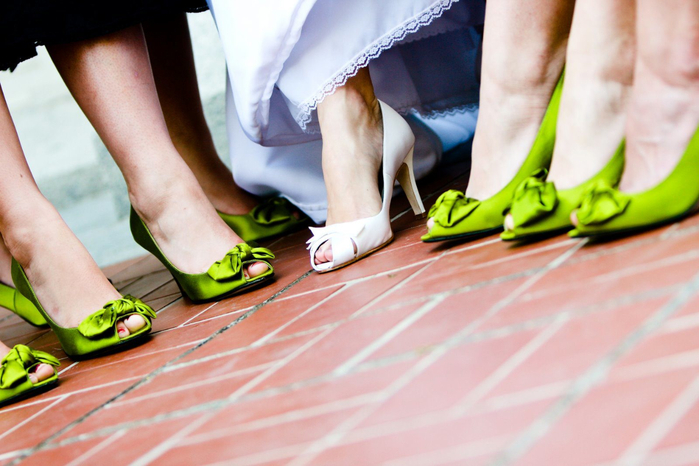 bridesmaids-green-shoes (700x466, 351Kb)