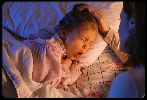 1348822523_pertussis-whooping-cough-s1-girl-cough-in-bed (393x235, 36Kb)