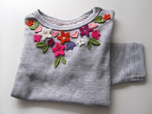 felt-neckline-artwork-on-tshirt (500x375, 58Kb)