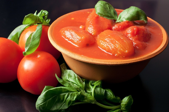 tomaty-v-sobstvennom-soku-retsept-bez-tomatnoj-zalivki-foto3 (700x467, 323Kb)