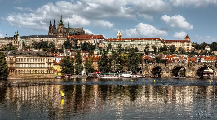 prague_castle_on_the_vltava_by_pingallery-d4c3r1x (700x387, 95Kb)