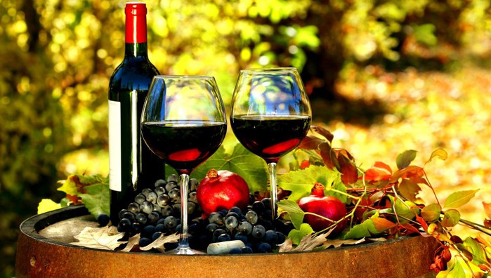 Wine-Red-Glasses-Bottle-Barrel-Grapes-Grenades-Leaves-Autumn-544x960 (655x396, 96Kb)