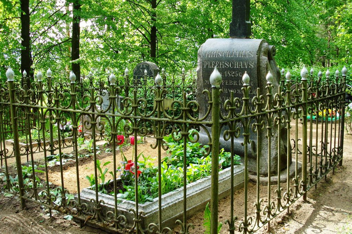 Lutheran_cemetery_in_Daugavpils10 (700x466, 549Kb)