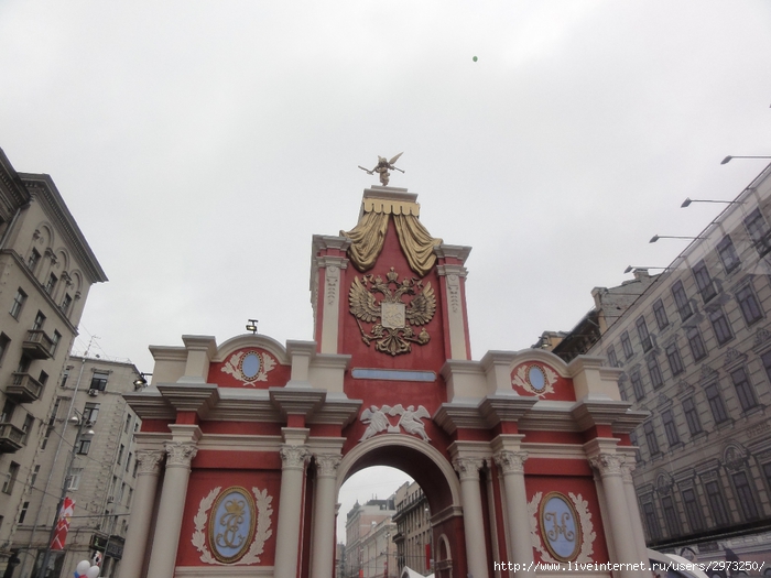 Красные ворота москва. Триумфальная арка Петра 1 красные ворота. Каменные красные ворота в Москве 1753 1757. Красные ворота Ухтомский. Каменные красные ворота в Москве.
