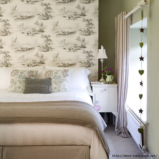 Natural-bedroom-with-toile-wallpaper---Neutral-bedrooms (550x550, 166Kb)