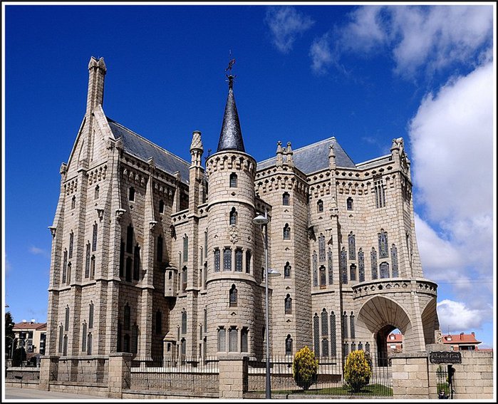 Palacio Episcopal de Astorga 1 (700x567, 123Kb)