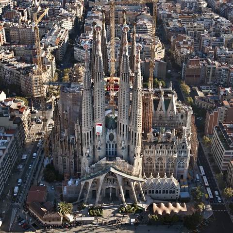 aerial_view_sagrada_familia (480x480, 77Kb)