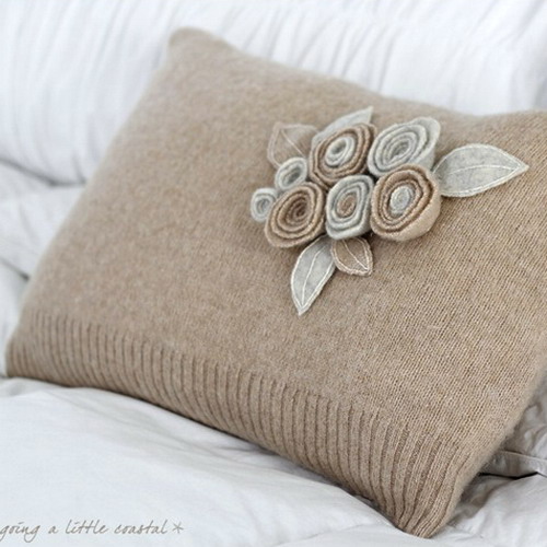 recycled-sweater-pillows-decorating1-5 (700x700, 67Kb)