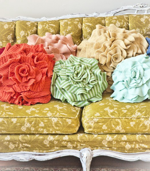 recycled-sweater-pillows-decorating2-2 (725x800, 127Kb)